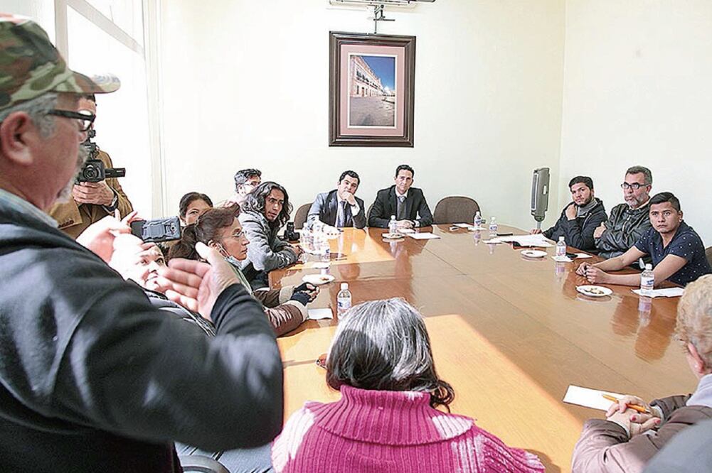 Los activistas y los legisladores acordaron que en un documento se plasmen los temas locales y en otro, los nacionales referentes al gasolinazo. (CORTESÍA DEL CONGRESO)