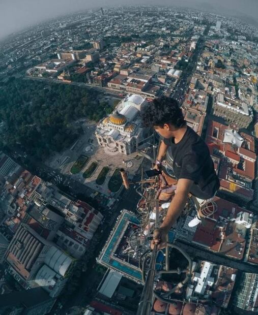 Video viral: youtuber escala la Torre Latino en la CDMX