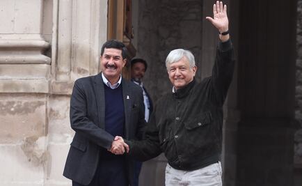 AMLO se reúne en privado con Javier Corral