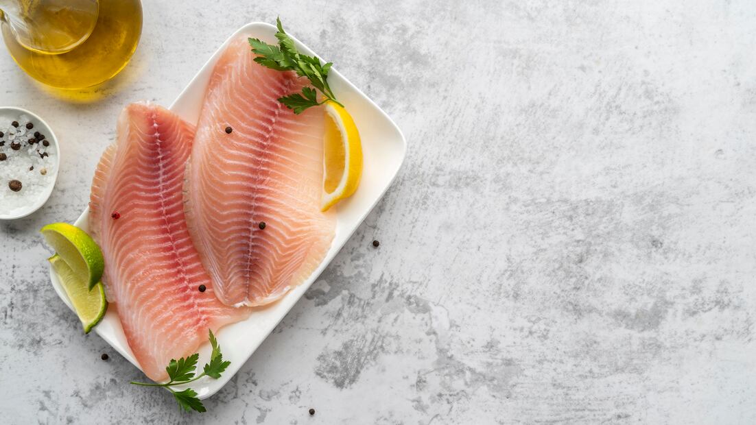 La tilapia es un pescado suave y versátil, rico en proteínas y bajo en grasas. Foto: Freepik