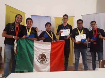 Alumnos del IPN ganan 8 medallas en la competencia de robótica