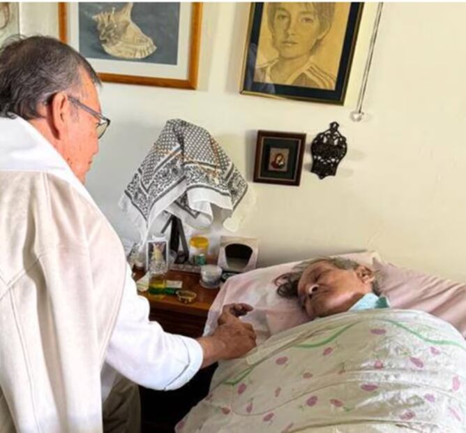 Esta fue la fotografía que el hijo del escritor publicó y minutos más tarde eliminó de redes. Foto: Captura de pantalla