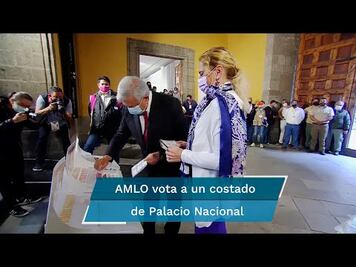 ”¡Qué viva la democracia!”, mensaje de AMLO tras votar