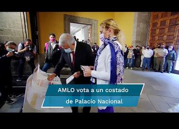 ”¡Qué viva la democracia!”, mensaje de AMLO tras votar