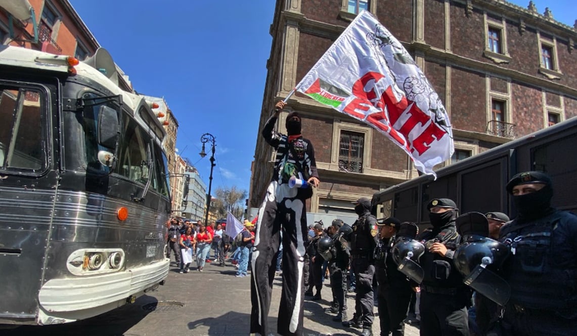 CNTE marcha al Zócalo contra iniciativa de Sheinbaum a Ley del ISSSTE. Foto: Juan Carlos Williams/EL UNIVERSAL