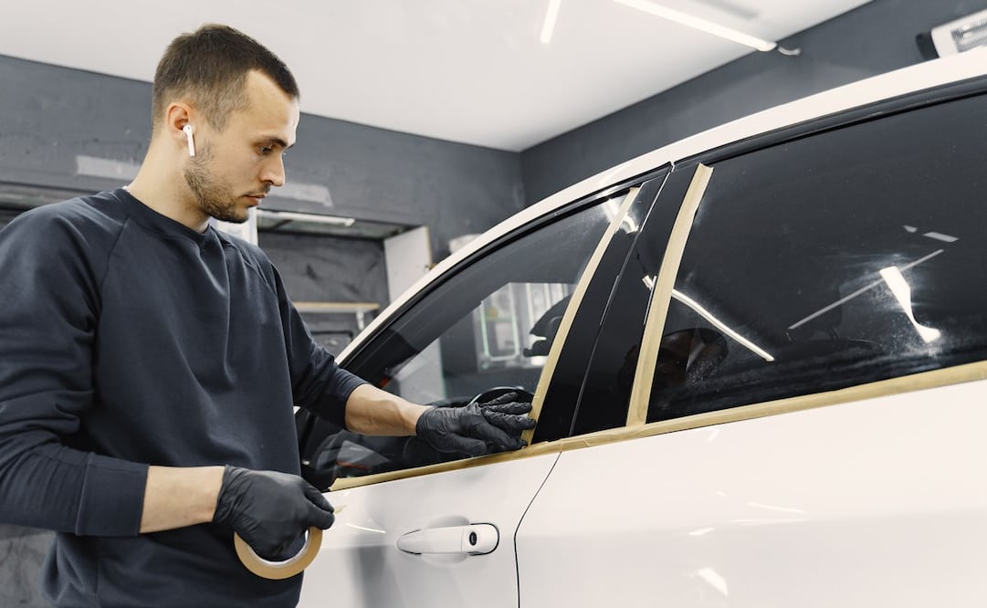 Antes de polarizar los vidrios de tu auto, revisa las normativas de tránsito en tu localidad. Foto: Freepik