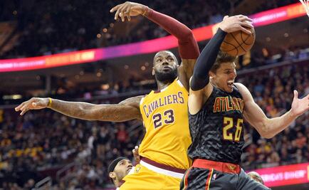 LeBron y Cavs aseguran toda la postemporada en casa