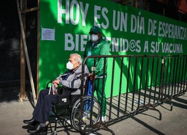 Desaparecen ideologías y clases sociales; todos quieren vacunarse contra Covid-19 en la Miguel Hidalgo