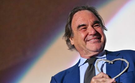 Oliver Stone insta a recordar "la tragedia de la guerra"