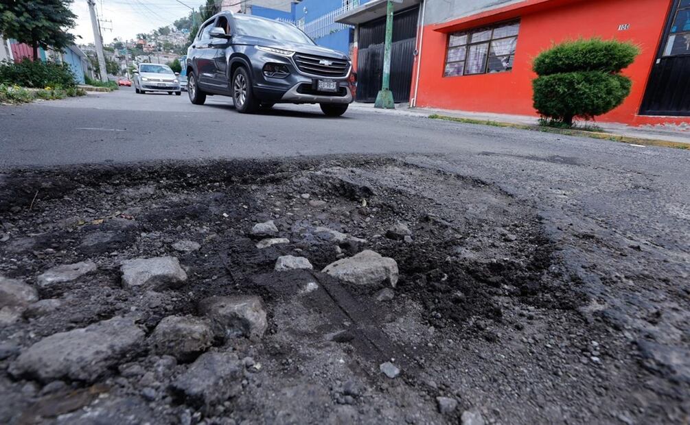 Alcalde de Toluca va a reprogramar 24 millones de pesos para programa emergente de bacheo. Foto: Jorge Alvarado