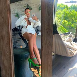 Bella Hadid impacta con cuerpazo y con prenda de Fenty de Rihanna