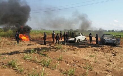 Incendio en ducto de Pemex deja dos camionetas calcinadas en Veracruz