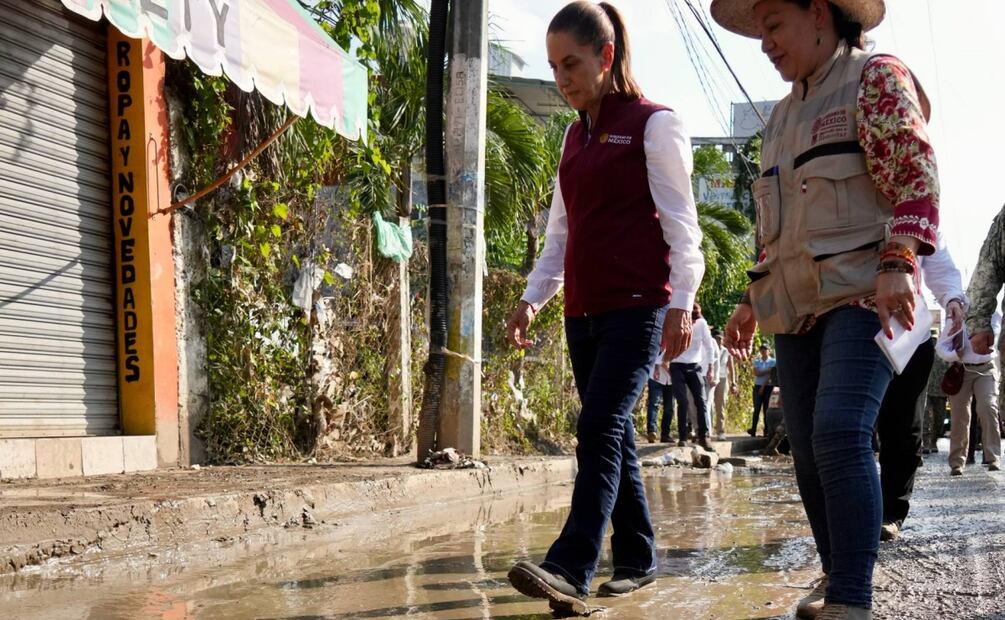 La presidenta Claudia Sheinbaum visita por primera vez Álamo, Veracruz tras tragedia por lluvias en cinco estados (17/10/2025). Foto: X (@Claudiashein)