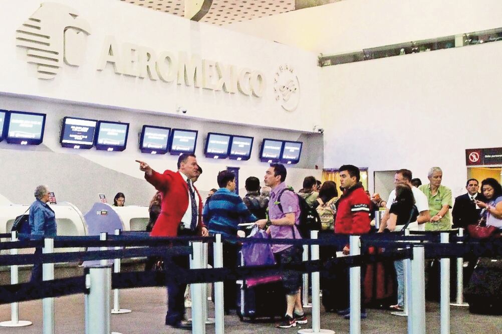 Aeroméxico opera tres vuelos diarios de México a Cuba. Interjet tiene 72 viajes semanales con la isla