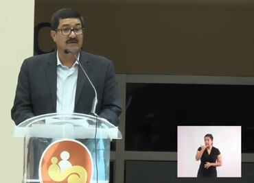 Maestros abuchean a Javier Corral tras opinar sobre reforma educativa