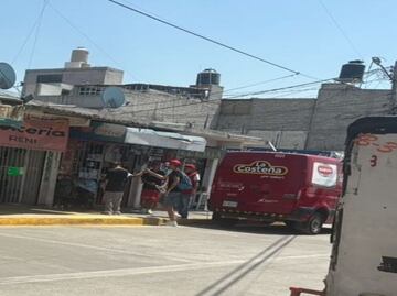 Homicidio de joven y bebé en Tultitlán, habría sido por conflicto vial, aseguran testigos; vecinos colocan altar en lugar de los hechos