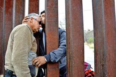 Historia. Con amor, vencen el muro fronterizo