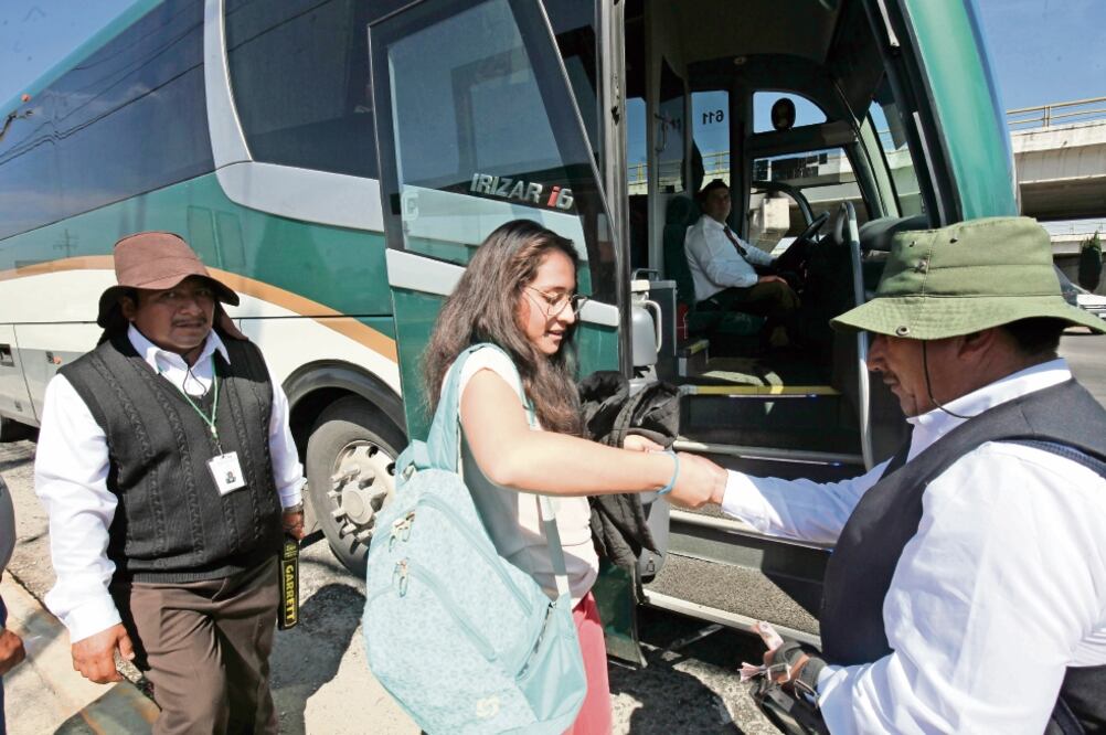 Desde el robo del pasado lunes en un autobús, que dejó cuatro presuntos asaltantes muertos, se realizan operativos en la carretera México-Toluca (JORGE ALVARADO. EL UNIVERSAL)