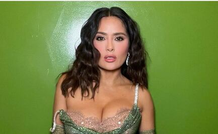 Salma Hayek luce perfecta en vestido con corset y encaje