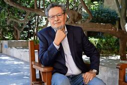 Élmer Mendoza gana el Premio Jorge Ibargüengoitia de Literatura, por sus aportaciones al género de la novela negra