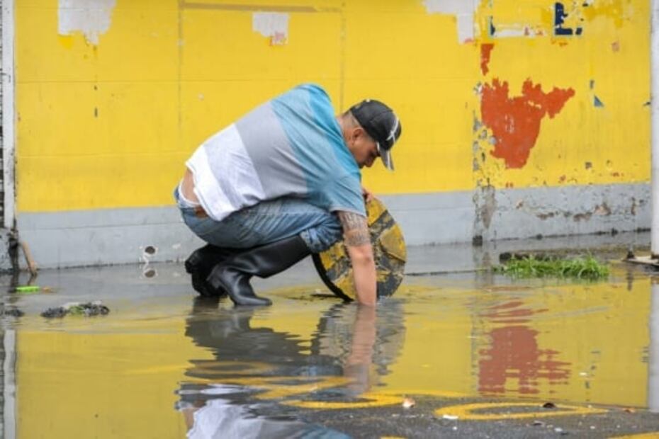 Inundación en Nezahualcóyotl deja un hombre sin vida; aparentemente se quedó dormido