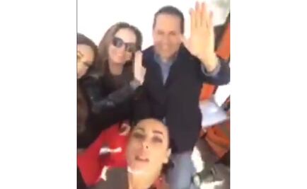 Conductoras de "Netas Divinas" viajan en Mexicable con Eruviel 