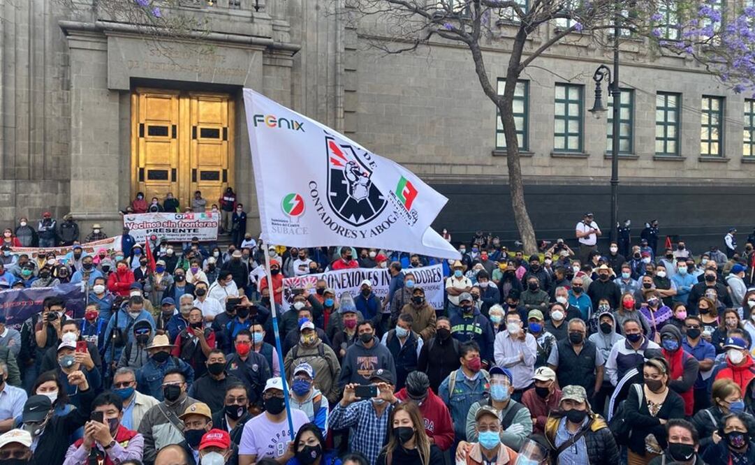 Electricistas exigen que el Máximo Tribunal proteja los intereses de la nación, del pueblo y la clase trabajadora. Foto: Víctor Gamboa/EL UNIVERSAL
