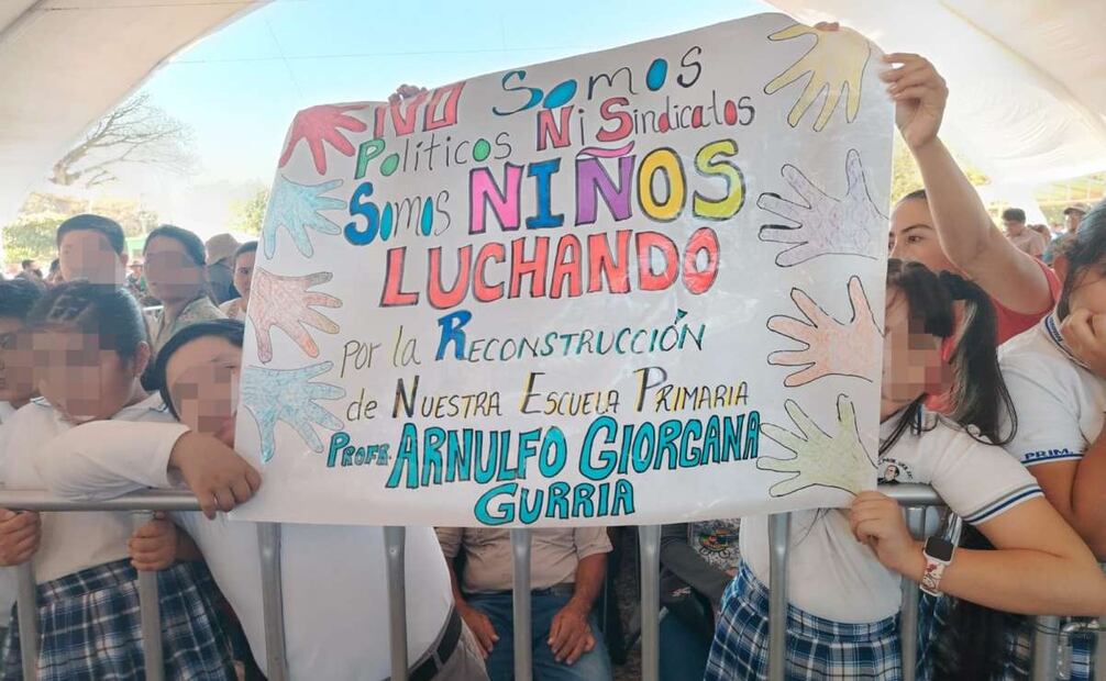 Alumnos de Huimanguillo piden a Sheinbaum ayuda para asistir a clases. Foto: Especial