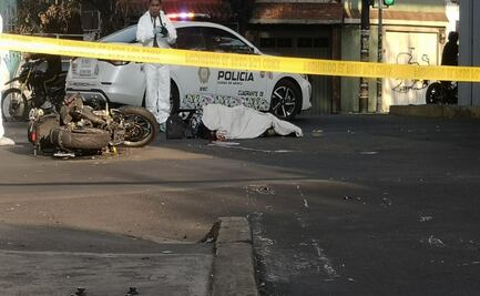Motociclista muere en Iztapalapa; chofer de microbús se dio a la fuga, dicen testigos