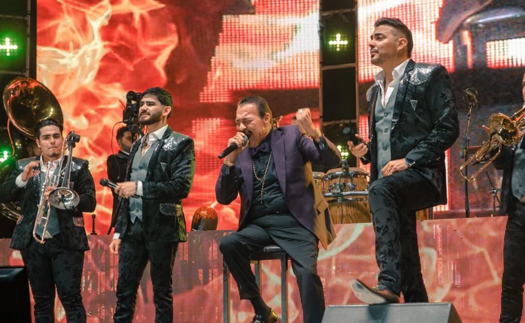 Con la humildad que sólo lo grandes artistas tienen, El Recodo le dio la bienvenida a Julio Preciado, quien cantó con ellos las canciones que interpretaba cuando fue su primera voz. Foto: Cortesía El Recodo.