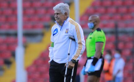 "Tuca" Ferretti reta a periodistas: "Háblenme de frente, cab.."