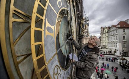 Restauran el célebre reloj astronómico de Praga