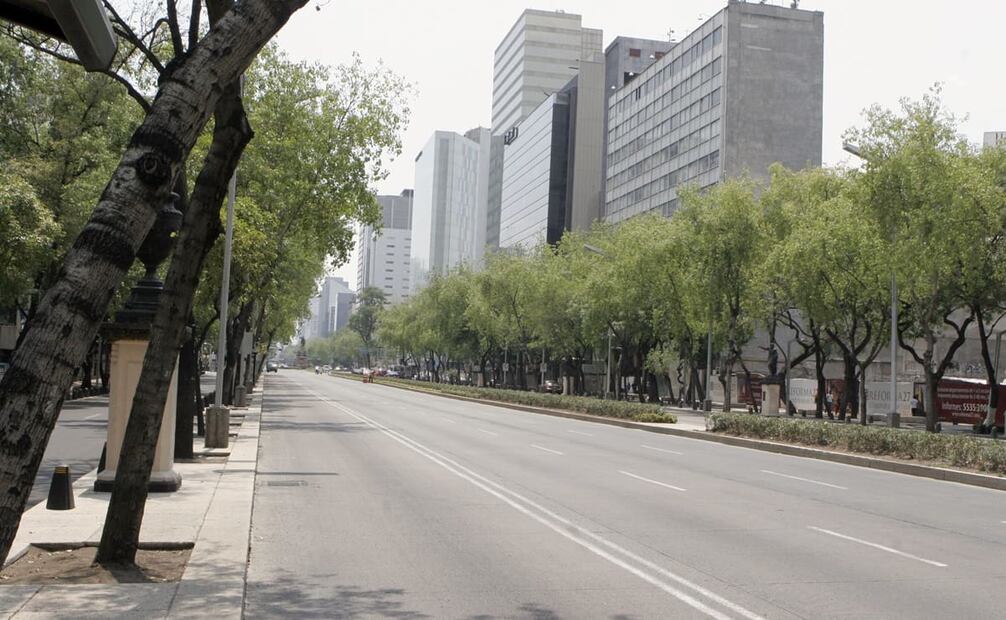 Vista de Paseo de la Reforma el 26 de abril del 2009, prácticamente vacío. La mayor parte de la población se abstuvo de salir a las calles durante el primer fin de semana de la contingencia por influenza. Foto: Pablo Campos/EL UNIVERSAL.