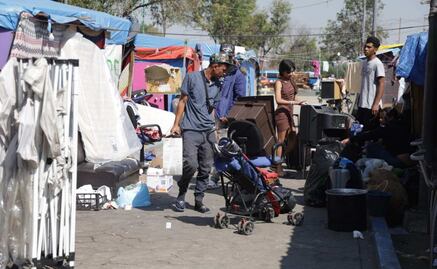 Migrantes empacan para volver a su país; desalojos en CDMX los llevan a abandonar México