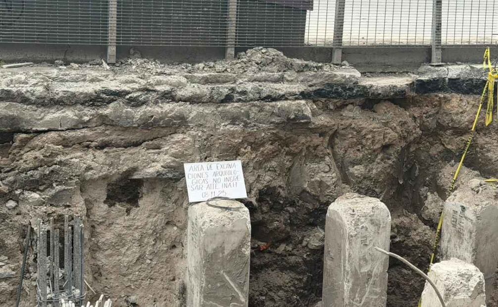 En el sitio fue colocado un letrero oficial que notifica la suspensión temporal de la obra.
Foto: Juan Carlos Williams