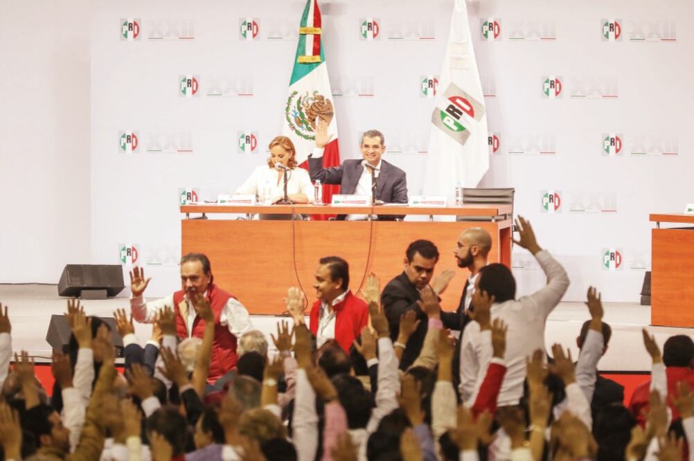 Opositores del PRI dicen que el partido no podrá cerrar el paso a “caudillos como López Obrador” —como señaló en su 22 Asamblea Nacional—, ya que como instituto actúa del mismo modo en que lo hace el presidente nacional de Morena. (GERMÁN ESPINOSA. EL UN)