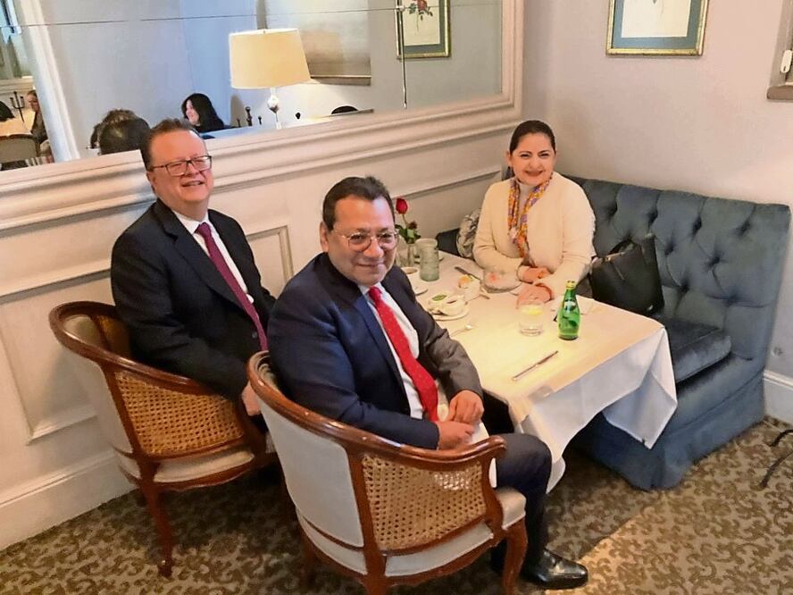 Los magistrados Felipe de la Mata, Felipe Fuentes y Mónica Soto se reunieron para desayunar y no asistieron al evento la mañana de ayer. Foto: Especial