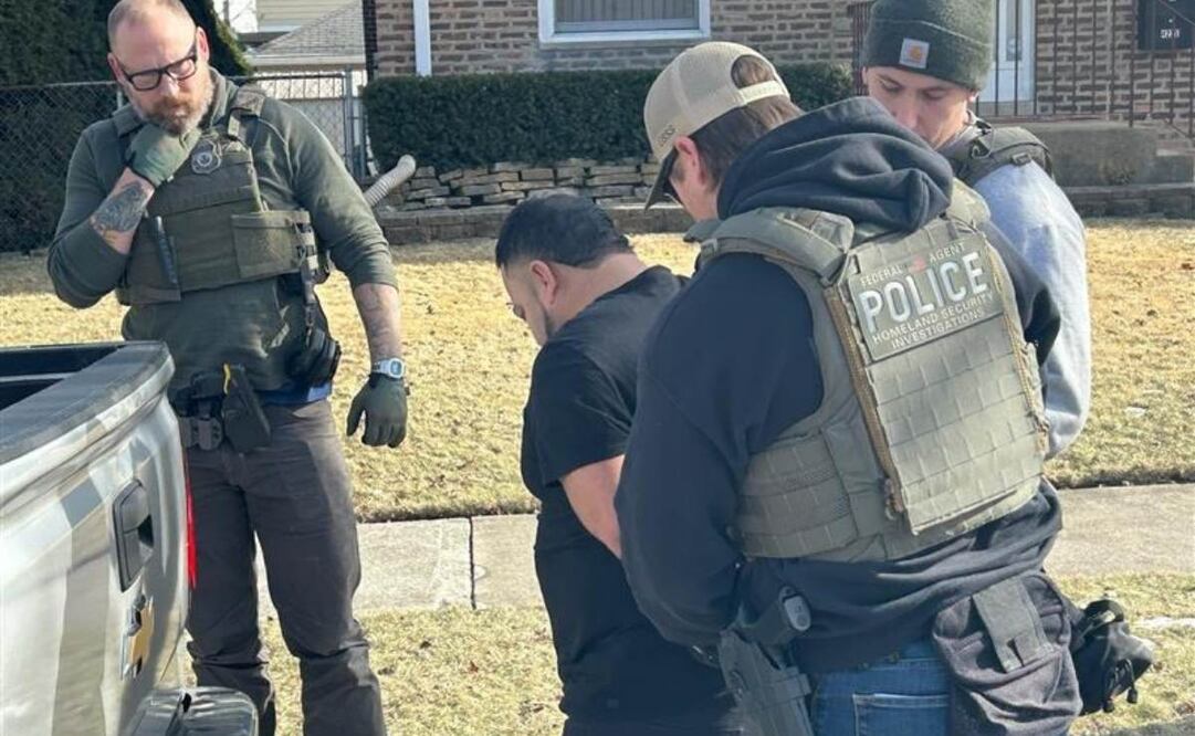 Según el DHS, entre los detenidos hay “desde miembros de pandillas hasta presuntos terroristas”. Foto: X @ICEgov