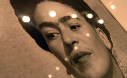 Recuerdan con flores y música a Frida Kahlo