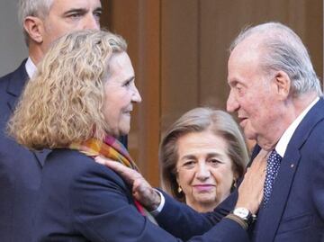 VIDEO. "La Borbón-señal": el peculiar saludo entre la infanta Elena y el rey emérito Juan Carlos