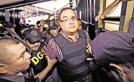 PGR reclasifica delitos contra Javier Duarte