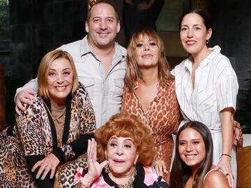 Rebecca Jones apapacha a Silvia Pinal; fans piden que la actriz ya no trabaje