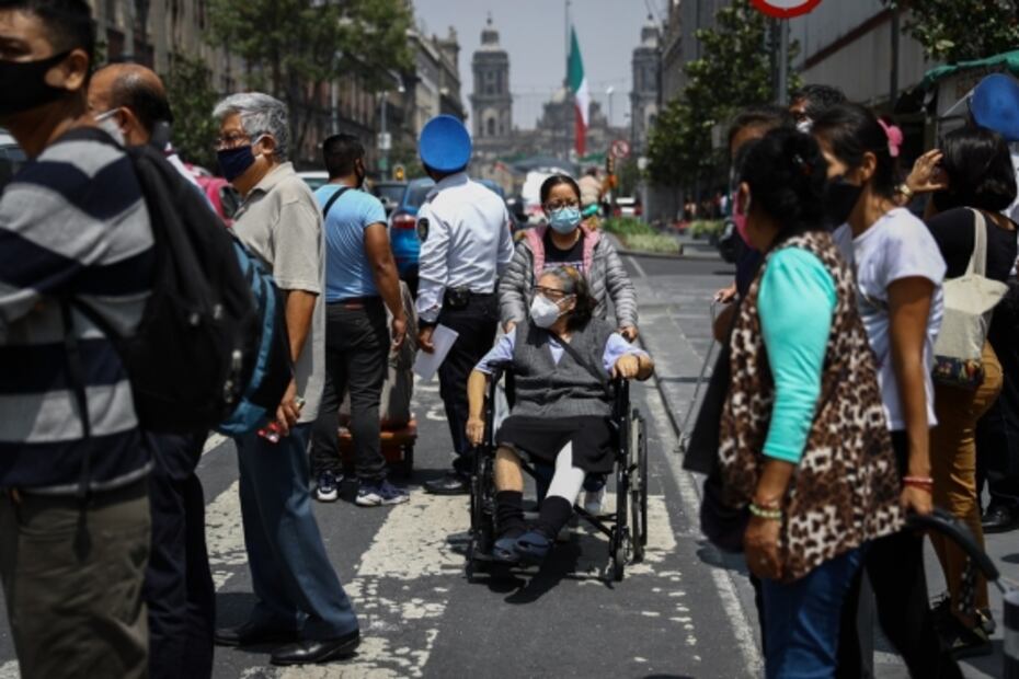 Manifestaciones contra AMLO y a seis años de Ayotzinapa, entre las fotos de la semana