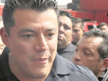 Por robo, extorsión y fraude, cumplen 3 órdenes de aprehensión contra Ismael Figueroa, exlíder de Bomberos