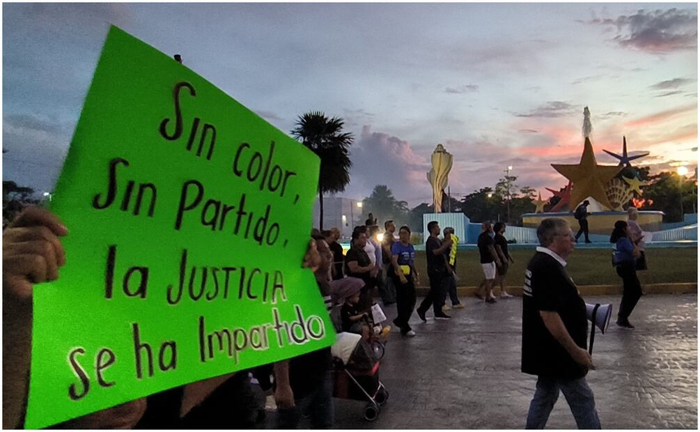 Poder Judicial de Quintana Roo se manifiesta en calles de Cancún, por primera vez en su historia. Foto: Adriana Varillas / EL UNIVERSAL