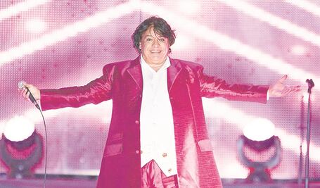 Juan Gabriel, atareado