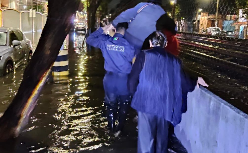 Servicos Urbanos, Protección Civil y Seguridad Ciudadana se mantienen en territorio atendiendo zonas con anegación de agua.
Foto: Especial.