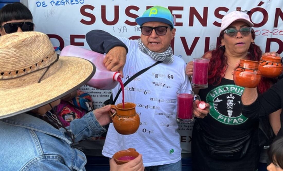 Pulqueros y productores protestan contra el cierre de pulquerías en la Ciudad de México entre Eje Central y Avenida Popocatépetl, alcaldía Benito Juárez, el 25 de marzo de 2025. Foto: Rafael García/EL UNIVERSAL
