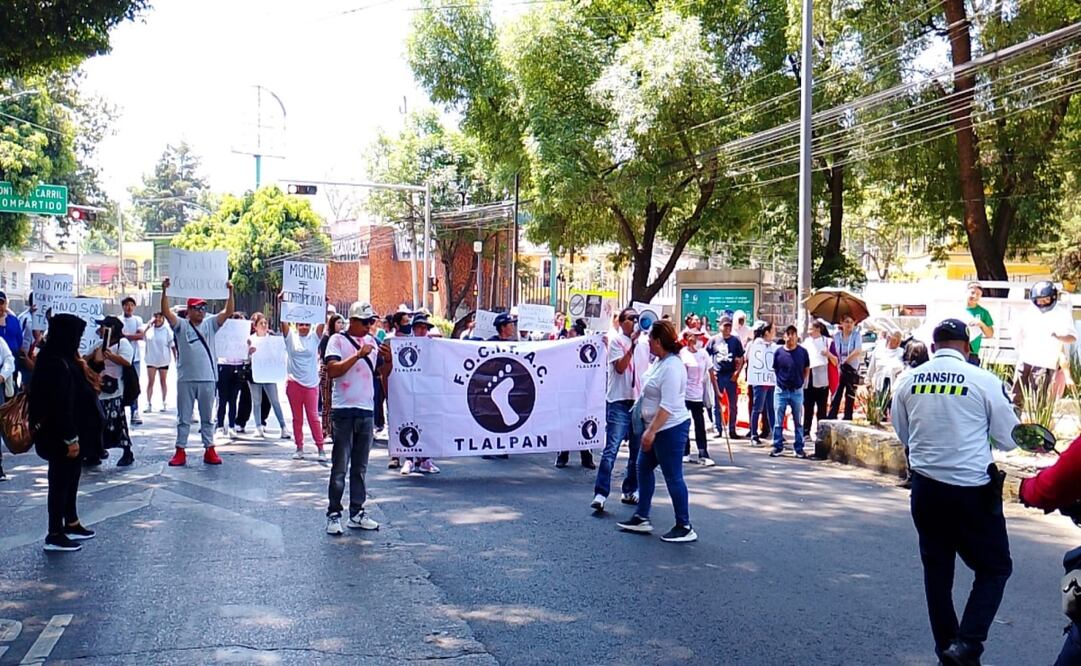 Comerciantes bloquean Insurgentes Sur en Tlalpan. Foto: Especial