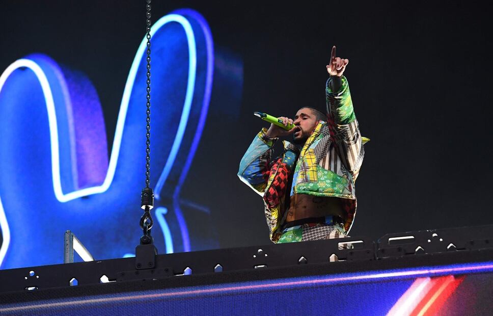 Medios internacionales denominaron como "histórica" la presentación de Bad Bunny en Coachella 2023, pues pese a que ya había asistido en 2019, en esta ocasión se convirtió en el artista más esperado del festival.
Foto: AP